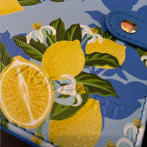 Lemon passport holder - Picture 2 of 7
